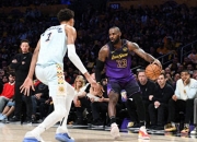 出色防守引发热议！，詹姆斯在尤文图斯比赛中险胜赢得满堂喝彩的简单介绍