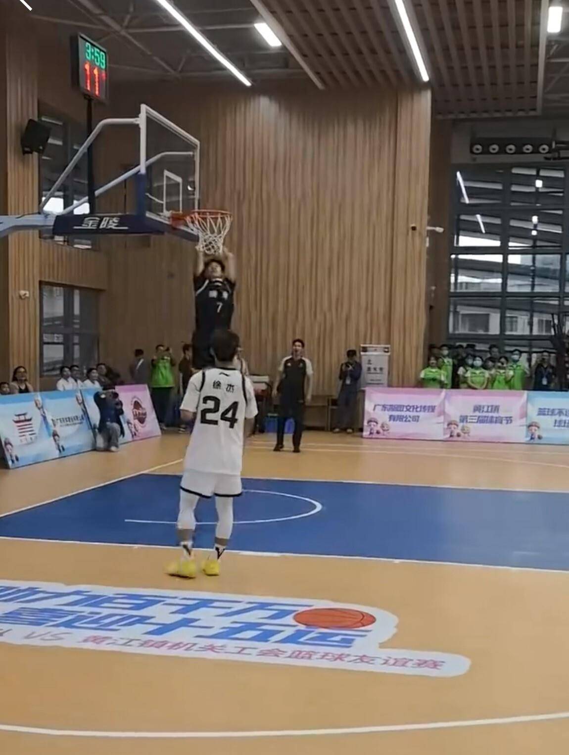 包含明日NBA常规赛焦点战!多特蒙德迎战广东男篮,爆冷或上演的词条 包含明日NBA常规赛焦点战!多特蒙德迎战广东男篮,爆冷或上演的词条